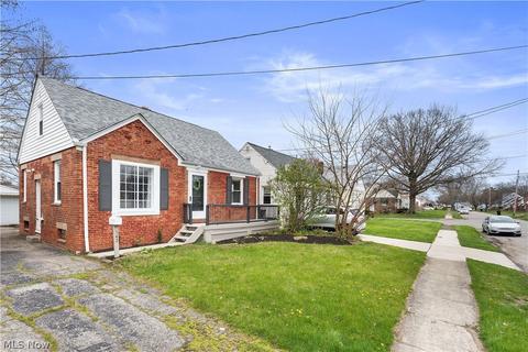 542 Cambridge Ave, Elyria, OH 44035 photo 4