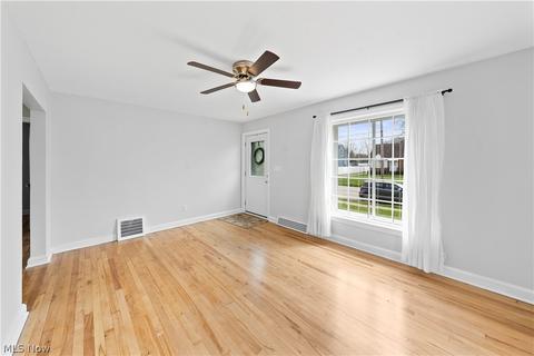 542 Cambridge Ave, Elyria, OH 44035 photo 7