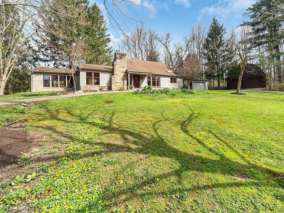 9855 Strawberry Ln, Chesterland, OH 44026 28 Photos MLS 4367394 Movoto