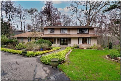 5705 Ledgebrook Ln, Solon, OH 44139 photo 1