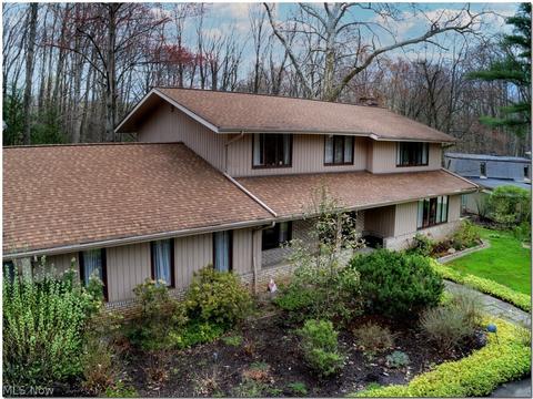 5705 Ledgebrook Ln, Solon, OH 44139 photo 2