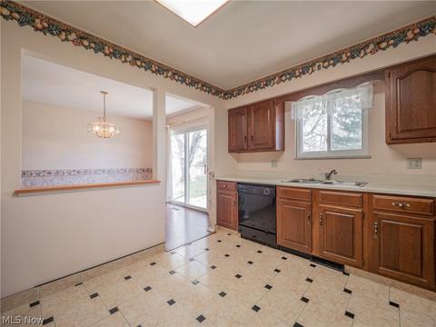 156 Whitman Blvd, Elyria, OH 44035 photo 13