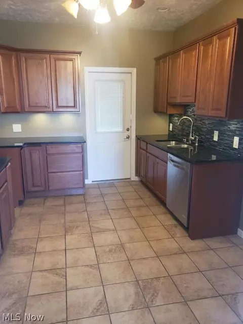 611 Bond Ave, Barnesville, OH 43713 photo 5