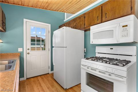 945 Wilder Ave, Elyria, OH 44035 photo 3