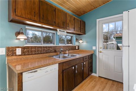 945 Wilder Ave, Elyria, OH 44035 photo 2
