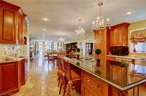 2990 Millgate Dr, Willoughby Hills, OH 44094 photo 8