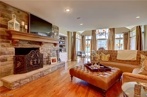 2990 Millgate Dr, Willoughby Hills, OH 44094 photo 6