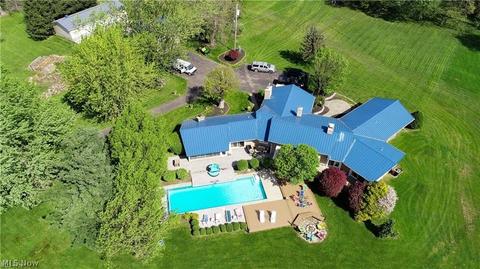 155 E Pine Lake Rd, North Lima, OH 44452 photo 3