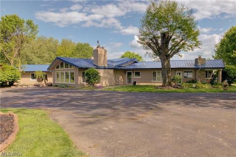 155 E Pine Lake Rd, North Lima, OH 44452 photo 1