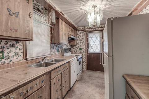 249 E Porter St, Malvern, OH 44644 photo 9