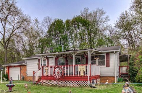 249 E Porter St, Malvern, OH 44644 photo 2