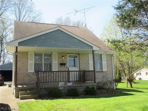 529 10th St, Struthers, OH 44471 photo 1