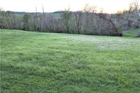 347 Harrison St, Barnesville, OH 43713 photo 2
