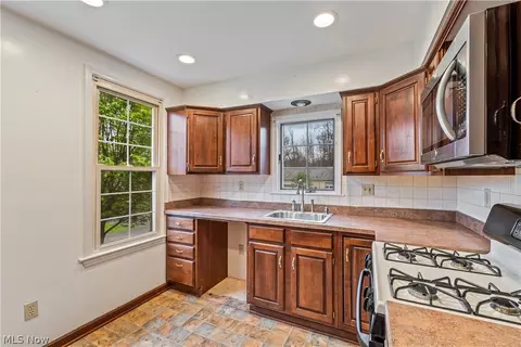 592 E Garfield Rd, Aurora, OH 44202 photo 6