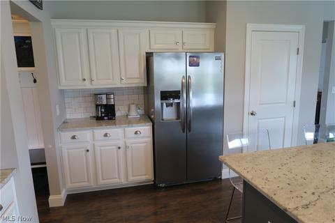 6715 List St NW, Canton, OH 44708 photo 4