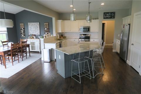 6715 List St NW, Canton, OH 44708 photo 2