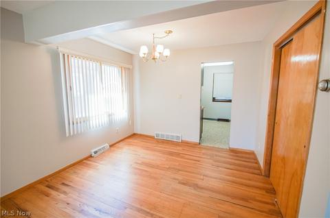 552 E 208th St, Euclid, OH 44119 photo 5