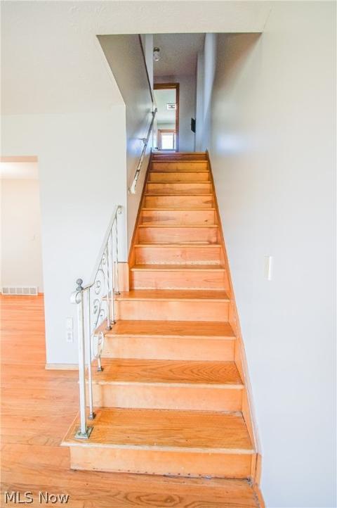 552 E 208th St, Euclid, OH 44119 photo 8