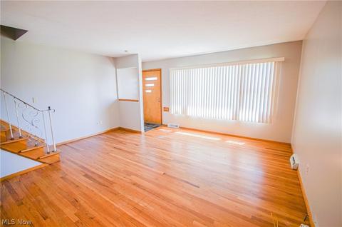 552 E 208th St, Euclid, OH 44119 photo 3
