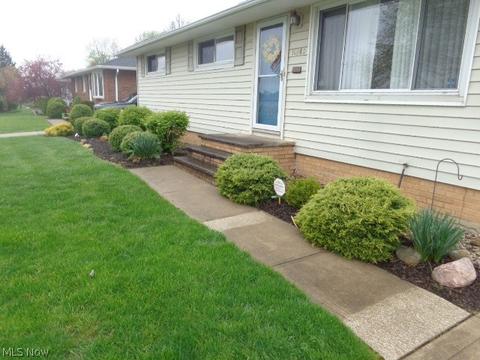 10980 Kader Dr, Parma, OH 44130 photo 2