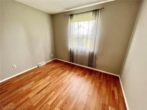 1582 Breiding Rd, Akron, OH 44310 photo 10