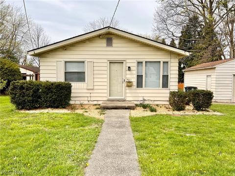 1582 Breiding Rd, Akron, OH 44310 photo 1