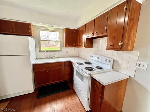 1582 Breiding Rd, Akron, OH 44310 photo 6