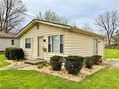 1582 Breiding Rd, Akron, OH 44310 photo 2