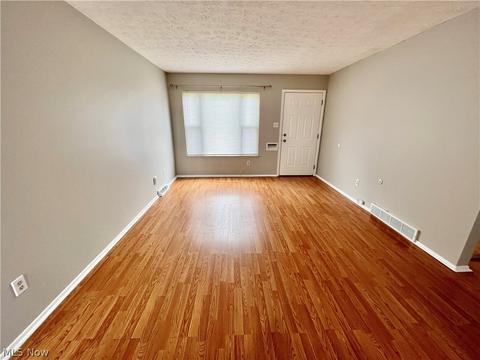 1582 Breiding Rd, Akron, OH 44310 photo 3