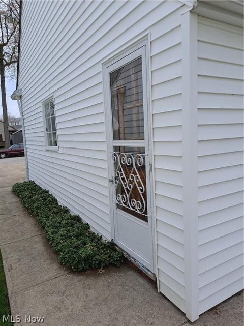 326 E 271st St, Euclid, OH 44132 photo 3