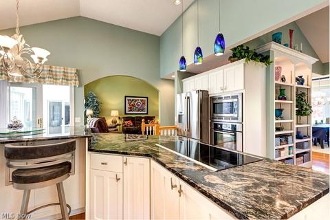 9376 Ivan Pl, Mentor, OH 44060 photo 2
