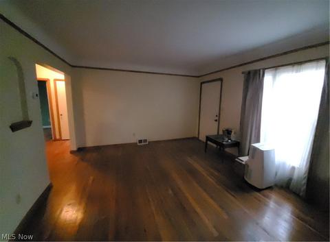 8218 Essen Ave, Parma, OH 44129 photo 5