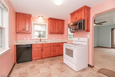 7406 Cherry St, Independence, OH 44131 photo 9