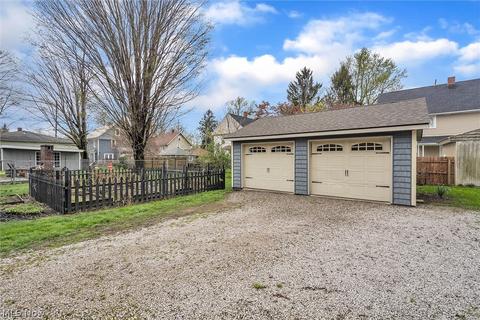 1927 E 40th St, Ashtabula, OH 44004 photo 9