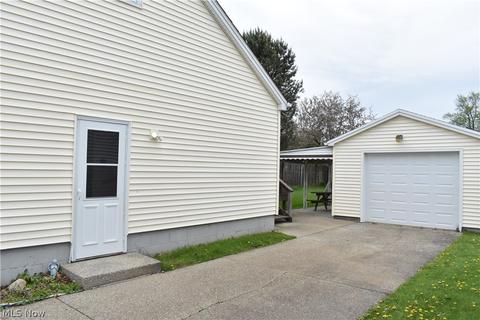 579 Maplewood Ave, Struthers, OH 44471 photo 3