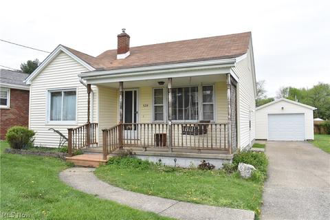 579 Maplewood Ave, Struthers, OH 44471 photo 2