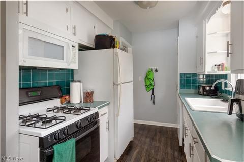 30348 Harrison St, Willowick, OH 44095 photo 4