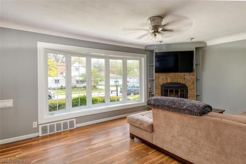 30348 Harrison St, Willowick, OH 44095 photo 3