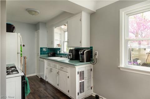 30348 Harrison St, Willowick, OH 44095 photo 8