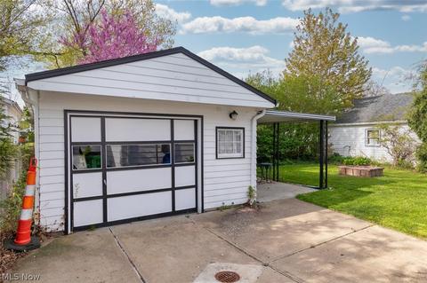 30348 Harrison St, Willowick, OH 44095 photo 2