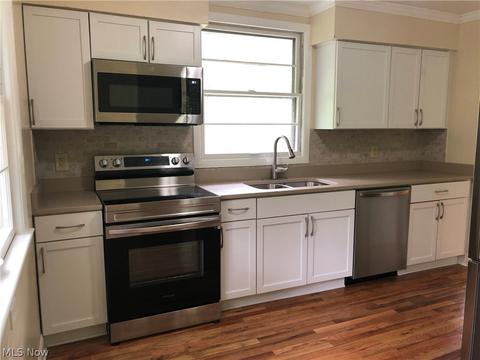 5577 Valley Ln, Solon, OH 44139 photo 3