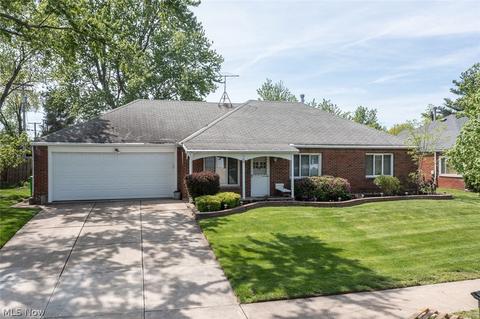 700 Willow Dr, Euclid, OH 44132 photo 1
