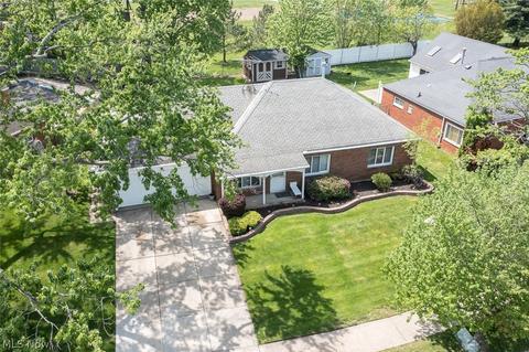 700 Willow Dr, Euclid, OH 44132 photo 2