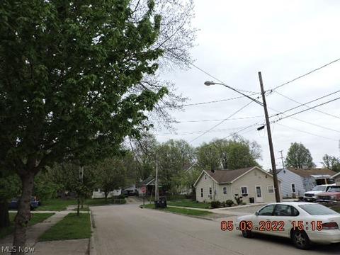 775 Kipling St, Akron, OH 44306 photo 2