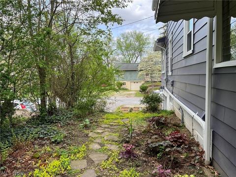 272 E Willowview Dr, Akron, OH 44319 photo 23