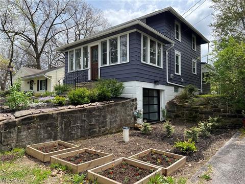 272 E Willowview Dr, Akron, OH 44319 photo 1