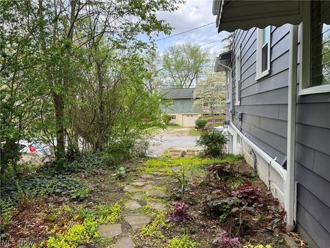 272 E Willowview Dr, Akron, OH 44319 photo 24
