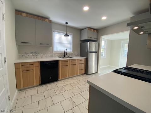 1721 E 32nd St, Lorain, OH 44055 photo 5