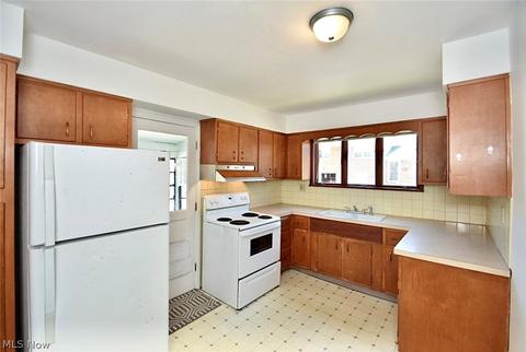 351 E Glenwood Ave, Akron, OH 44310 photo 4
