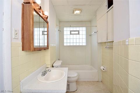 351 E Glenwood Ave, Akron, OH 44310 photo 8